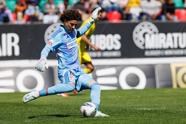 Guilermo Ochoa, Liga Portekiz maçı sırasında Estrela Amadora ve AVS Futebol SAD takımları arasında Estadio Jose Gomes 'de (Maciej Rogowski)