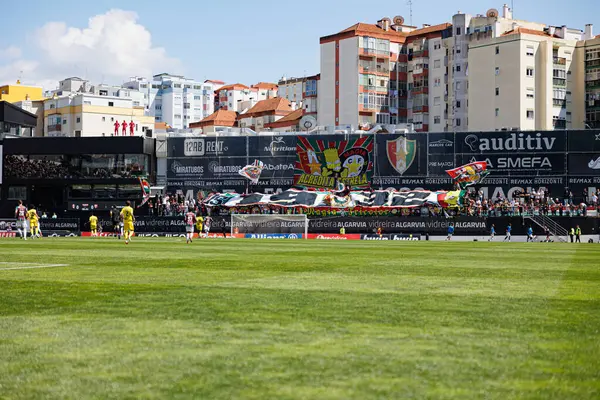 Estrela taraftarları Liga Portekiz maçında Estrela Amadora ve AVS Futebol SAD takımları arasında Estadio Jose Gomes (Maciej Rogowski)