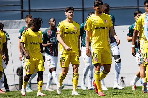 Liga Portekiz maçı sırasında Estrela Amadora ve AVS Futebol SAD takımları arasında Estadio Jose Gomes 'de (Maciej Rogowski)