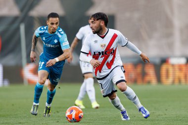 Antony Santos ve Unai Lopez, LaLiga EA SPORTS maçı sırasında Estadio de Vallecas 'ta Rayo Vallecano ve Real Betis Balompie takımları arasında görüldü (Maciej Rogowski