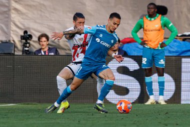 Alfonso Espino ve Antony Santos, LaLiga EA SPORTS maçı sırasında Estadio de Vallecas 'ta Rayo Vallecano ve Real Betis Balompie takımları arasında görüldü (Maciej Rogowski