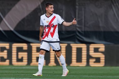 Jorge de Frutos, Estadio de Vallecas 'taki Rayo Vallecano ve Real Betis Balompie (Maciej Rogowski) takımları arasında oynanan LaLiga EA SPORTS maçında gol attıktan sonra kutlama yaparken görüldü.