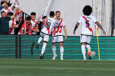 Jorge de Frutos, Estadio de Vallecas 'taki Rayo Vallecano ve Real Betis Balompie (Maciej Rogowski) takımları arasında oynanan LaLiga EA SPORTS maçında gol attıktan sonra kutlama yaparken görüldü.