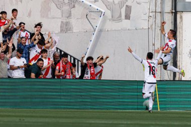 Jorge de Frutos, Estadio de Vallecas 'taki Rayo Vallecano ve Real Betis Balompie (Maciej Rogowski) takımları arasında oynanan LaLiga EA SPORTS maçında gol attıktan sonra kutlama yaparken görüldü.