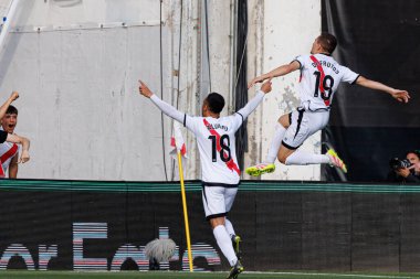 Jorge de Frutos, Estadio de Vallecas 'taki Rayo Vallecano ve Real Betis Balompie (Maciej Rogowski) takımları arasında oynanan LaLiga EA SPORTS maçında gol attıktan sonra kutlama yaparken görüldü.