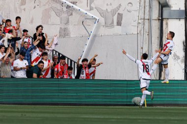 Jorge de Frutos, Estadio de Vallecas 'taki Rayo Vallecano ve Real Betis Balompie (Maciej Rogowski) takımları arasında oynanan LaLiga EA SPORTS maçında gol attıktan sonra kutlama yaparken görüldü.