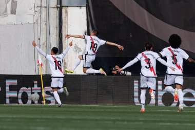 Jorge de Frutos, Estadio de Vallecas 'taki Rayo Vallecano ve Real Betis Balompie (Maciej Rogowski) takımları arasında oynanan LaLiga EA SPORTS maçında gol attıktan sonra kutlama yaparken görüldü.