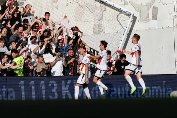 Florian Lejeune ve Pedro Diaz, Estadio de Vallecas 'taki Rayo Vallecano ve Real Betis Balompie (Maciej Rogowski