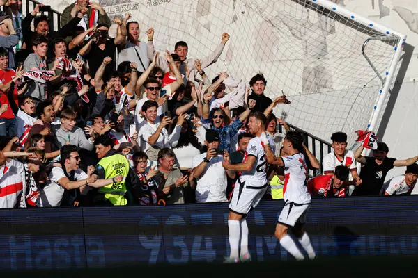 Florian Lejeune ve Pedro Diaz, Estadio de Vallecas 'taki Rayo Vallecano ve Real Betis Balompie (Maciej Rogowski