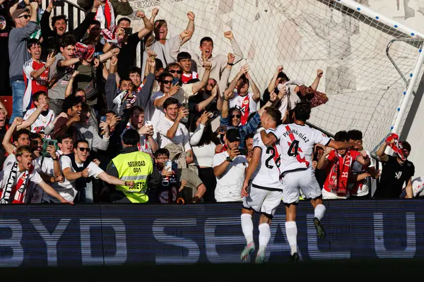 Florian Lejeune ve Pedro Diaz, Estadio de Vallecas 'taki Rayo Vallecano ve Real Betis Balompie (Maciej Rogowski