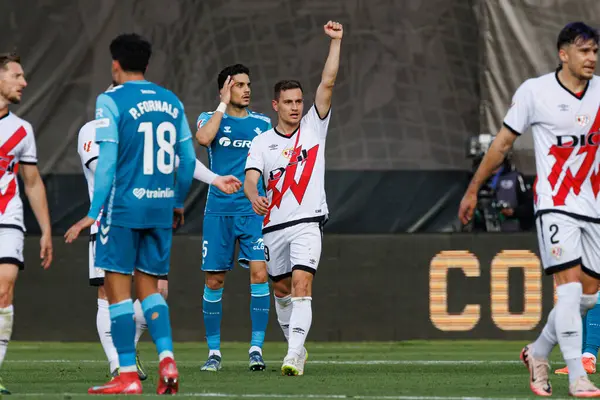 Jorge de Frutos, Estadio de Vallecas 'taki Rayo Vallecano ve Real Betis Balompie (Maciej Rogowski) takımları arasında oynanan LaLiga EA SPORTS maçında gol attıktan sonra kutlama yaparken görüldü.