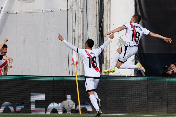 Jorge de Frutos, Estadio de Vallecas 'taki Rayo Vallecano ve Real Betis Balompie (Maciej Rogowski) takımları arasında oynanan LaLiga EA SPORTS maçında gol attıktan sonra kutlama yaparken görüldü.