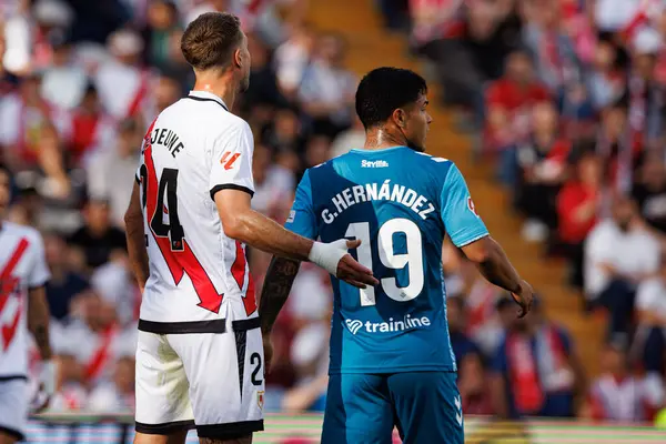 Florian Lejeune ve Cucho Hernandez, Estadio de Vallecas 'ta Rayo Vallecano ve Real Betis Balompie takımları arasında oynanan LaLiga EA Spor Maçı sırasında görüldü (Maciej Rogowski