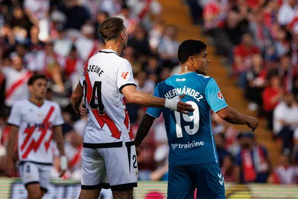 Florian Lejeune ve Cucho Hernandez, Estadio de Vallecas 'ta Rayo Vallecano ve Real Betis Balompie takımları arasında oynanan LaLiga EA Spor Maçı sırasında görüldü (Maciej Rogowski