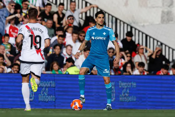 Marc Bartra, Estadio de Vallecas 'ta Rayo Vallecano ve Real Betis Balompie takımları arasında oynanan LaLiga EA SPORTS maçı sırasında görüldü (Maciej Rogowski
