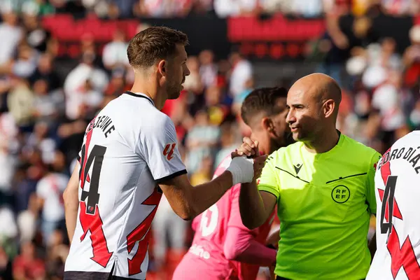 Florian Lejeune ve Pablo Gonzalez Fuertes, Estadio de Vallecas 'ta Rayo Vallecano ve Real Betis Balompie takımları arasında oynanan LaLiga EA Spor karşılaşmasında görüldü (Maciej Rogowski