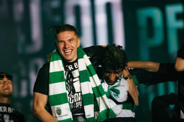 Viktor Gyokeres ve Ricardo Esgaio, Marques de Pombal 'da (Maciej Rogowski) ünvan kazandıktan sonra Sportif CP kutlamaları sırasında görüldü.)