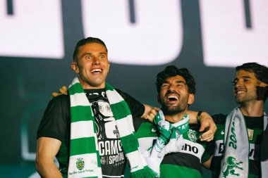 Viktor Gyokeres ve Ricardo Esgaio, Marques de Pombal 'da (Maciej Rogowski) ünvan kazandıktan sonra Sportif CP kutlamaları sırasında görüldü.)