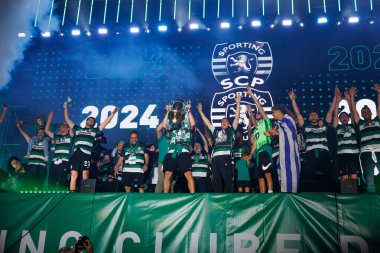 Viktor Gyokeres, Marques de Pombal 'da (Maciej Rogowski) unvanı kazandıktan sonra Sporting CP kutlamaları sırasında görüldü)