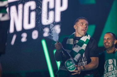 Viktor Gyokeres, Marques de Pombal 'da (Maciej Rogowski) unvanı kazandıktan sonra Sporting CP kutlamaları sırasında görüldü)