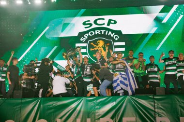 Sportif Oyuncular, Marques de Pombal 'da (Maciej Rogowski) unvan kazandıktan sonra Sporting CP kutlamaları sırasında görüldü.)