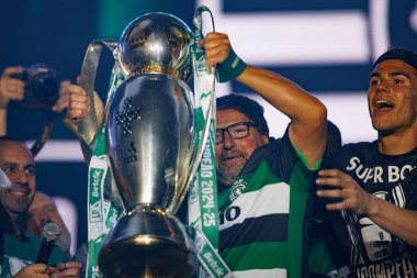 Paulinho, Marques de Pombal 'da (Maciej Rogowski) unvanı kazandıktan sonra Sportif CP kutlamaları sırasında görüldü.)