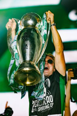 Conrad Harder, Marques de Pombal 'da (Maciej Rogowski) unvanı kazandıktan sonra Sporting CP kutlamaları sırasında görüldü.)