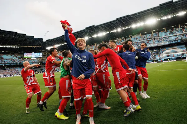 Rayo oyuncuları LaLiga EA SPORTS maçında RC Celta de Vigo ve Rayo Vallecano (Maciej Rogowski)