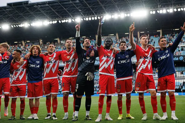 Rayo oyuncuları LaLiga EA SPORTS maçında RC Celta de Vigo ve Rayo Vallecano (Maciej Rogowski)