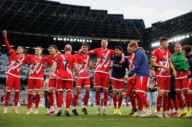 Rayo oyuncuları LaLiga EA SPORTS maçında RC Celta de Vigo ve Rayo Vallecano (Maciej Rogowski)