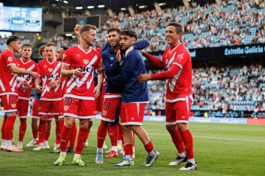 Rayo oyuncuları LaLiga EA SPORTS maçında RC Celta de Vigo ve Rayo Vallecano (Maciej Rogowski)