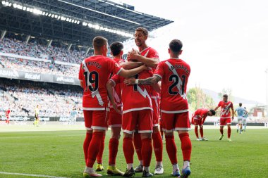 RC Celta de Vigo ve Rayo Vallecano (Maciej Rogowski) takımları arasında oynanan LaLiga EA Spor karşılaşmasında Rayo 'nun oyuncuları Isi Palazon' dan gol üstüne gol atarken görüldü.)