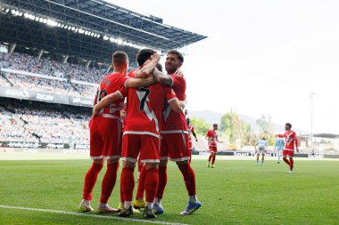RC Celta de Vigo ve Rayo Vallecano (Maciej Rogowski) takımları arasında oynanan LaLiga EA Spor karşılaşmasında Rayo 'nun oyuncuları Isi Palazon' dan gol üstüne gol atarken görüldü.)