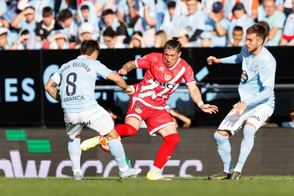 Fran Beltran ve Alfonso Espino, LaLiga EA SPORTS maçı sırasında RC Celta de Vigo ve Rayo Vallecano (Maciej Rogowski)