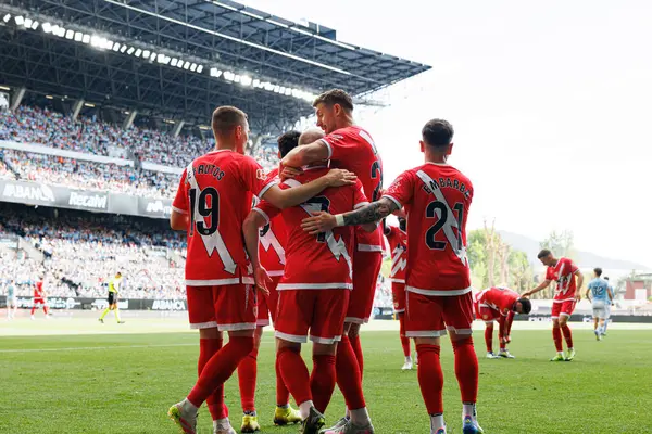 RC Celta de Vigo ve Rayo Vallecano (Maciej Rogowski) takımları arasında oynanan LaLiga EA Spor karşılaşmasında Rayo 'nun oyuncuları Isi Palazon' dan gol üstüne gol atarken görüldü.)