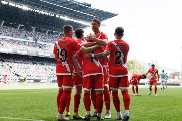 RC Celta de Vigo ve Rayo Vallecano (Maciej Rogowski) takımları arasında oynanan LaLiga EA Spor karşılaşmasında Rayo 'nun oyuncuları Isi Palazon' dan gol üstüne gol atarken görüldü.)