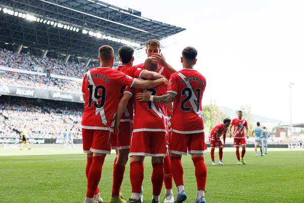 RC Celta de Vigo ve Rayo Vallecano (Maciej Rogowski) takımları arasında oynanan LaLiga EA Spor karşılaşmasında Rayo 'nun oyuncuları Isi Palazon' dan gol üstüne gol atarken görüldü.)