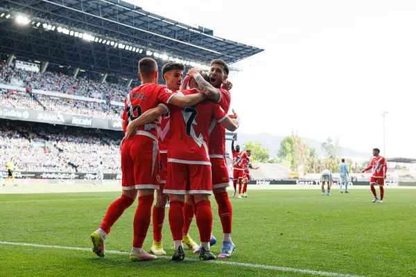 RC Celta de Vigo ve Rayo Vallecano (Maciej Rogowski) takımları arasında oynanan LaLiga EA Spor karşılaşmasında Rayo 'nun oyuncuları Isi Palazon' dan gol üstüne gol atarken görüldü.)