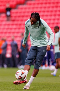 Djed Spence, UEFA Avrupa Ligi Finali öncesinde Tottenham Hotspur FC 'nin resmi eğitim oturumunda görüldü (Maciej Rogowski)