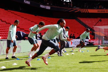 Djed Spence, UEFA Avrupa Ligi Finali öncesinde Tottenham Hotspur FC 'nin resmi eğitim oturumunda görüldü (Maciej Rogowski)