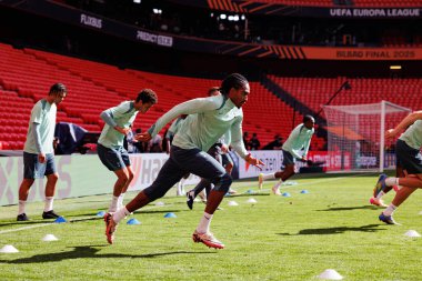 Djed Spence, UEFA Avrupa Ligi Finali öncesinde Tottenham Hotspur FC 'nin resmi eğitim oturumunda görüldü (Maciej Rogowski)