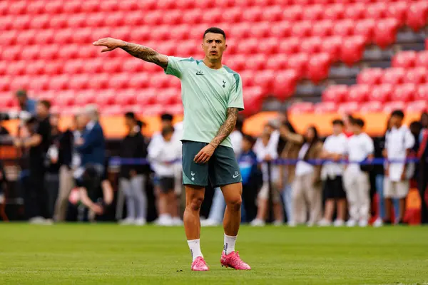 Pedro Porro, UEFA Avrupa Ligi Finali öncesinde Tottenham Hotspur FC 'nin resmi eğitim oturumunda görüldü (Maciej Rogowski)