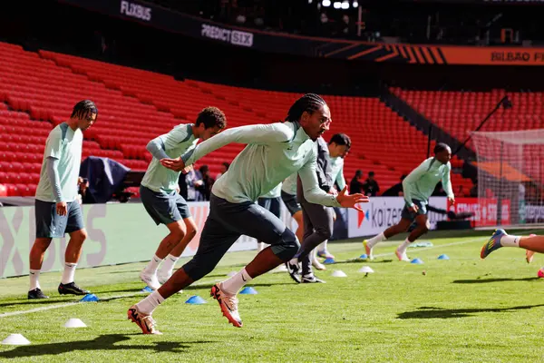 Djed Spence, UEFA Avrupa Ligi Finali öncesinde Tottenham Hotspur FC 'nin resmi eğitim oturumunda görüldü (Maciej Rogowski)