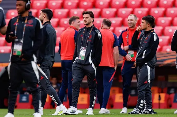 Mason Mount Manchester United FC sırasında UEFA Avrupa Ligi Finali 'nden önce etrafta dolaşırken görüldü (Maciej Rogowski)