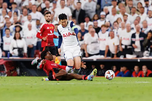 Heung-min Son ve Patrick Dorgu, UEFA Avrupa Ligi 2025 final maçında Tottenham Hotspur FC ve Manchester United FC (Maciej Rogowski)