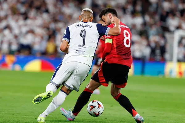 Richarlison ve Bruno Fernandes, UEFA Avrupa Ligi 2025 final maçında Tottenham Hotspur FC ve Manchester United FC (Maciej Rogowski)