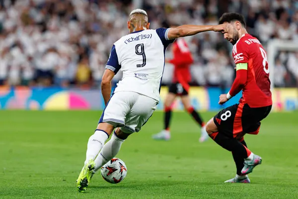 Richarlison ve Bruno Fernandes, UEFA Avrupa Ligi 2025 final maçında Tottenham Hotspur FC ve Manchester United FC (Maciej Rogowski)