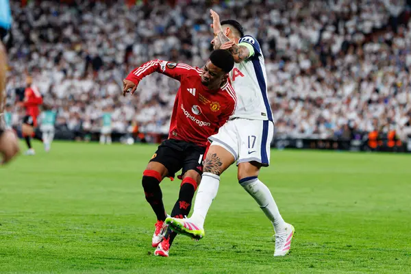 Amad Diallo ve Cristian Romero, UEFA Avrupa Ligi 2025 final maçında Tottenham Hotspur FC ve Manchester United FC (Maciej Rogowski)