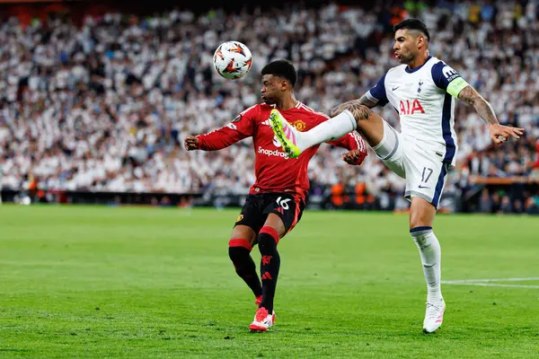 Amad Diallo ve Cristian Romero, UEFA Avrupa Ligi 2025 final maçında Tottenham Hotspur FC ve Manchester United FC (Maciej Rogowski)