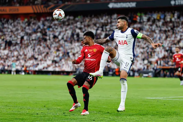 Amad Diallo ve Cristian Romero, UEFA Avrupa Ligi 2025 final maçında Tottenham Hotspur FC ve Manchester United FC (Maciej Rogowski)
